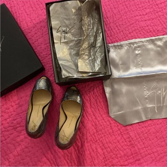 Giuseppe Zanotti Black Stiletto Heels with Pointed Toe, US9 - Picture 13 of 13